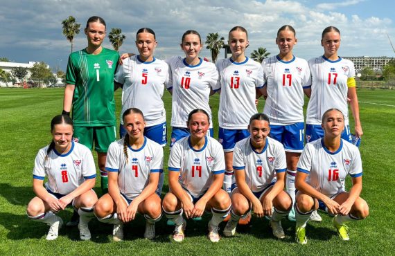 U19-landsliðið fyrr í ár í dysti ímóti Armenia