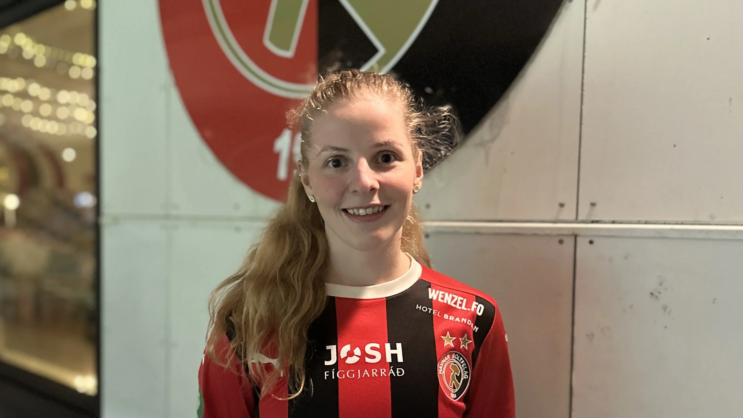 Væl afturkomin, Julia Naomi